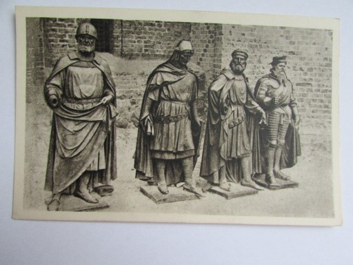 Zdjęcie oferty: Pocztówka MALBORK Figury mistrzów krzyżackich