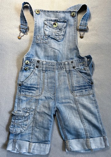 Zdjęcie oferty: Krótkie spodnie jeansowe ogrodniczki  6-8 lat (3)