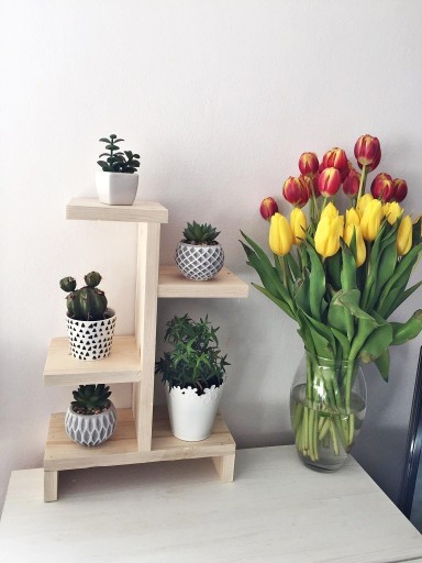 Zdjęcie oferty: DREWNIANY mini kwietnik, półka, stojak na kwiaty