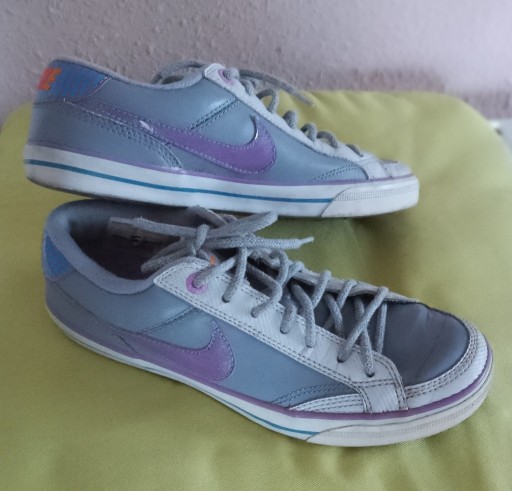 Zdjęcie oferty: Szare trampki NIKE z wstawkami - roz. 36 - używane