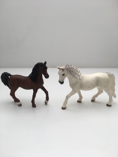 Zdjęcie oferty: Figurki koni Schleich 2 szt.