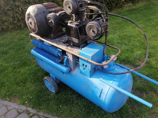 Zdjęcie oferty: Kompresor 3 tłokowy silnik 4kW zbiornik 180l