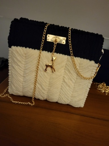 Zdjęcie oferty: Ręcznie robiona torebka na łańcuszku – elegancka i unikatowa