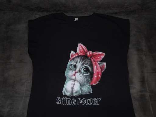 Zdjęcie oferty: T-shirt damski słodki kot. NOWY. Czarny 4XL