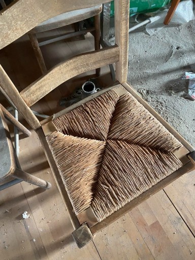 Zdjęcie oferty: drewniane krzesła  3 szt
