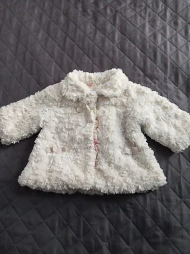 Zdjęcie oferty: Ciepły płaszczyk, kożuszek dla dziewczynki 68-74
