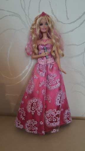 Zdjęcie oferty: lalka barbie śpiewa księżniczka i piosenkarka 2w1