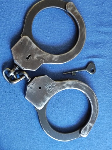 Zdjęcie oferty: kajdanki z kluczykiem PPST sygnowane Milicja  MO 