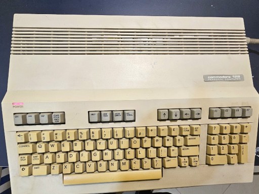 Zdjęcie oferty: Commodore c128 i zasilacz