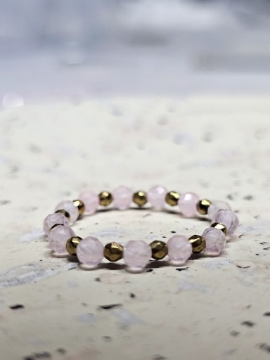 Zdjęcie oferty: Pierścionek z różowego kwarcu i hematytu