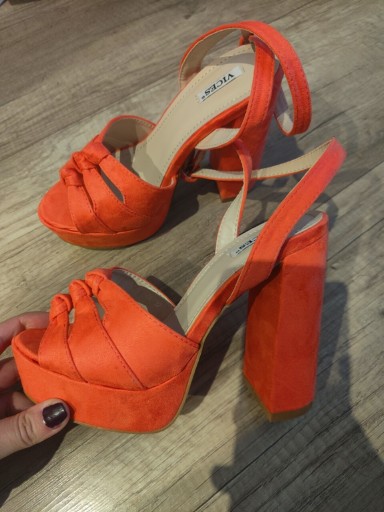 Zdjęcie oferty: Buty damskie sandały wysokie koralowe Vices r. 37