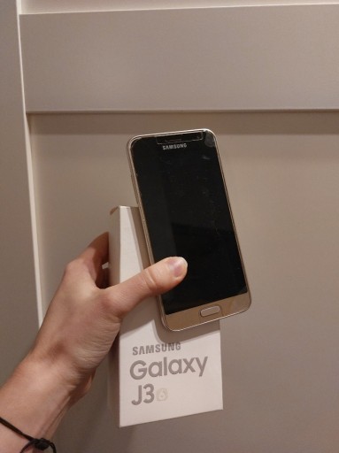 Zdjęcie oferty: Samsung Galaxy J3 2016 Duos złoty + gratisy