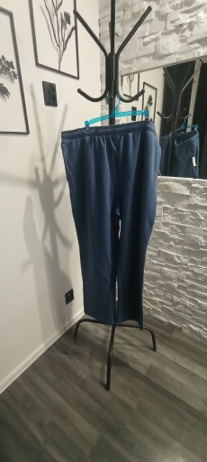 Zdjęcie oferty: Spodnie dresowe męskie w rozmiarze Xl
