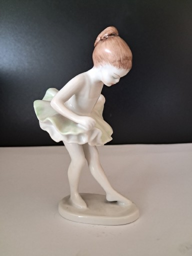 Zdjęcie oferty: HOLLOHAZA figurka porcelanowa tancerka l.1949-70