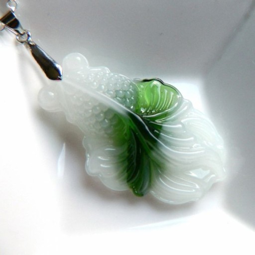 Zdjęcie oferty: Biało-zielony jadeit, piękny wisiorek z rybką