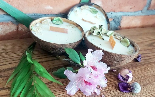 Zdjęcie oferty: Świeca sojowa w kokosie 