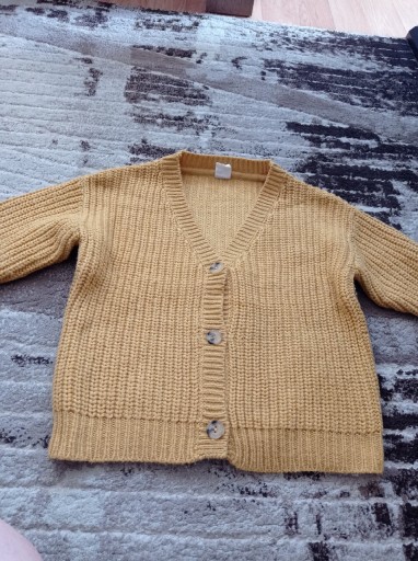Zdjęcie oferty: Sweter dla dziewczynki rozmiar 128
