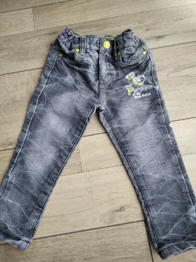 Zdjęcie oferty: Modne spodnie jeansowe dla chłopca rozmiar 92 cm