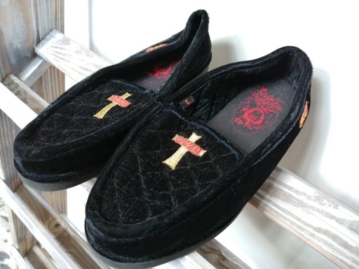 Zdjęcie oferty: Kapcie Ozzy Osbourne Slip Into Darkness Slippers