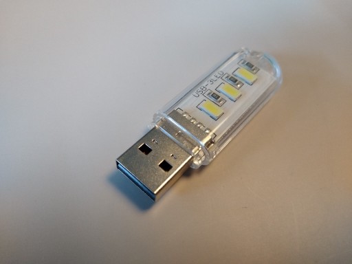 Zdjęcie oferty: mini latarka USB led x 3 