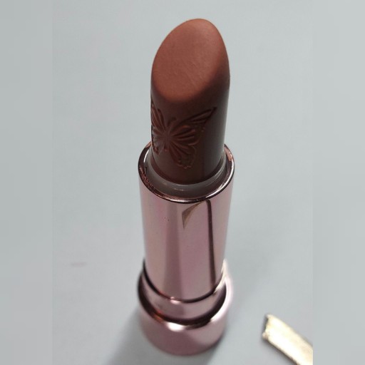 Zdjęcie oferty: Revolution Butterfly lipstick. Matowa pomadka 