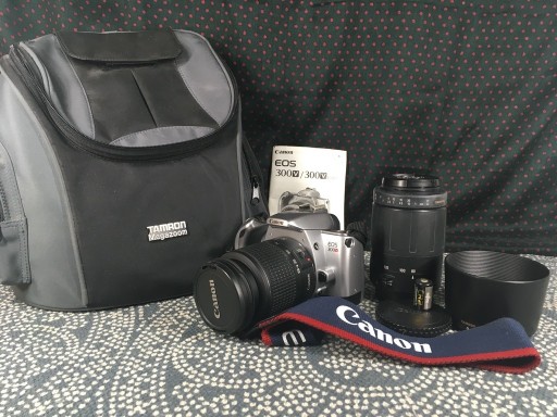 Zdjęcie oferty: Aparat Canon Eos300V + 2 obiektywy + pokrowiec