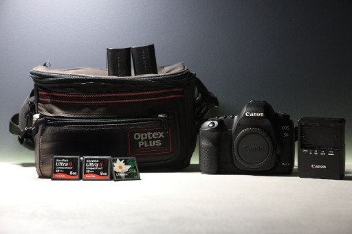 Zdjęcie oferty: aparat Canon 5D Mark II z dodatkami i torbą