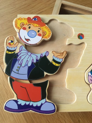 Zdjęcie oferty: Drewniane klocki układanka puzzle cyrk klauny Nowy