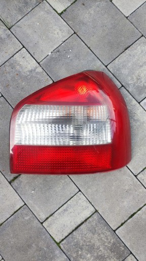 Zdjęcie oferty: AUDI A3 8L LAMPA TYLNA KOMPLET