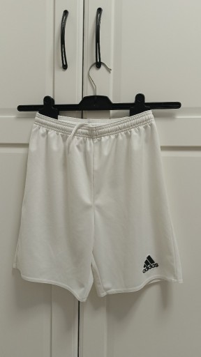 Zdjęcie oferty: Spodenki sportowe adidas