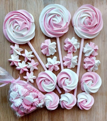 Zdjęcie oferty: Lizaki bezowe różowe zestaw dekoracyjny na tort