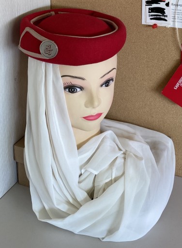 Zdjęcie oferty: Emirates toczek kapelusz stewardesy mundur