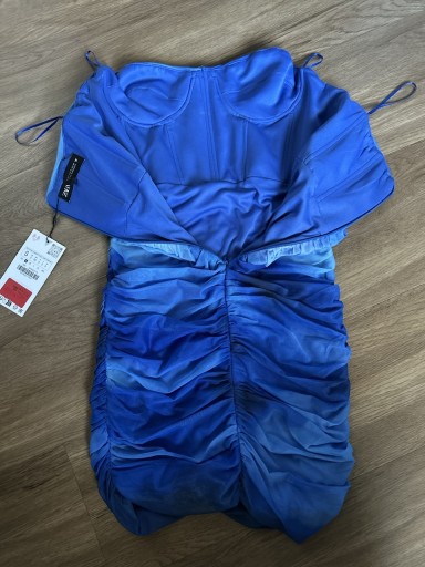 Zdjęcie oferty: Sukienka ZARA nowa bez ramion krótka dopasowana