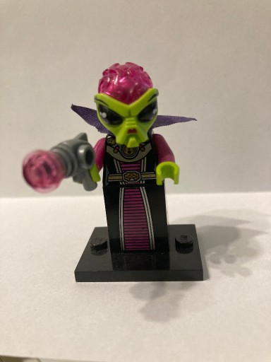 Zdjęcie oferty: Lego Minifigurka: Seria 8 - Alien Villainess