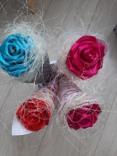 Zdjęcie oferty: Piękne róże ze wstążki