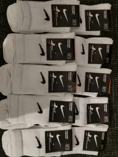 Zdjęcie oferty: Białe Skarpetki nike 