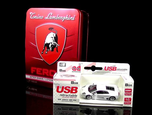 Zdjęcie oferty: Lamborghini Feroce woda po goleniu + pendrive