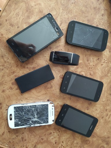 Zdjęcie oferty: Telefony na części Huawei, Polaroid, Samsung