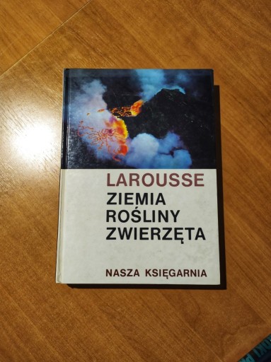 Zdjęcie oferty: Książka Ziemia Rośliny Zwierzęta Larousse 