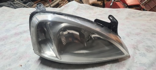 Zdjęcie oferty: Lampa przednia prawa Opel Corsa C 