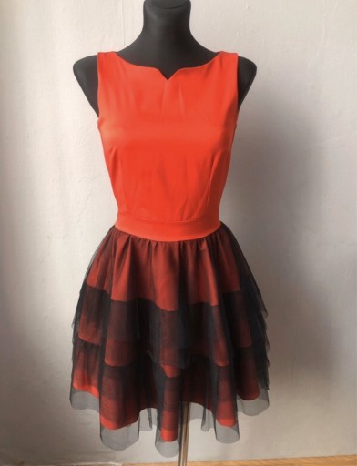 Zdjęcie oferty: Czerwona sukienka z tiulem 