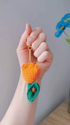 Zdjęcie oferty: Tulipan na szydełku, breloczek handmade 