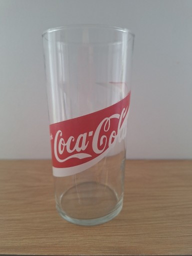 Zdjęcie oferty: Oryginalny szklany Coca-Cola o pojemności 300 ml.