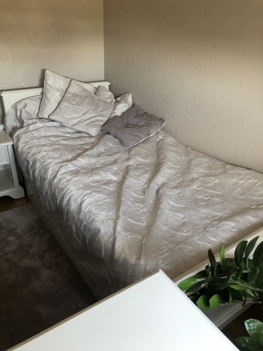Zdjęcie oferty: Białe, drewniane łóżko marki Mościccy