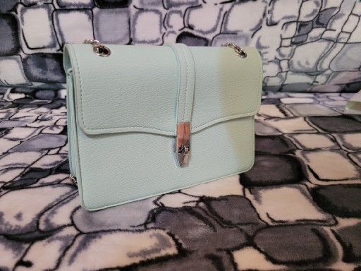 Zdjęcie oferty: Torebka damska, mala, wprawie nowa....