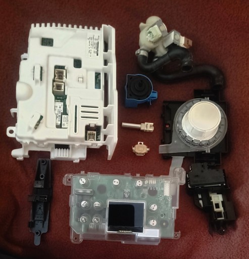 Zdjęcie oferty: Bosch elektronika z pralki (programator???) na części