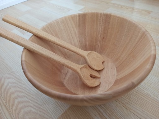 Zdjęcie oferty: Drewniana miska do sałaty z łyżkami IKEA