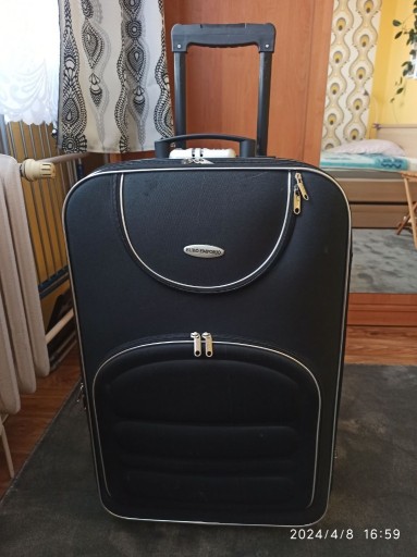 Zdjęcie oferty: Duuża walizka na kółkach. 