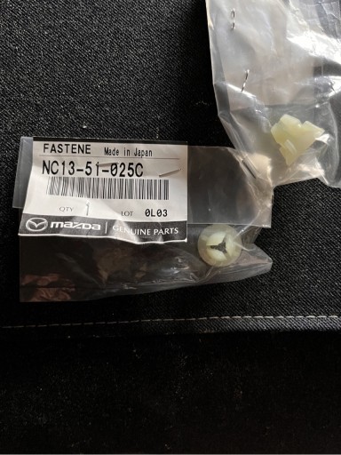 Zdjęcie oferty: NC13-51-025C   Mazda mx5 kołek ustalający lampę 