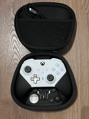 Zdjęcie oferty: Bezprzewodowy kontroler Xbox Elite Series 2